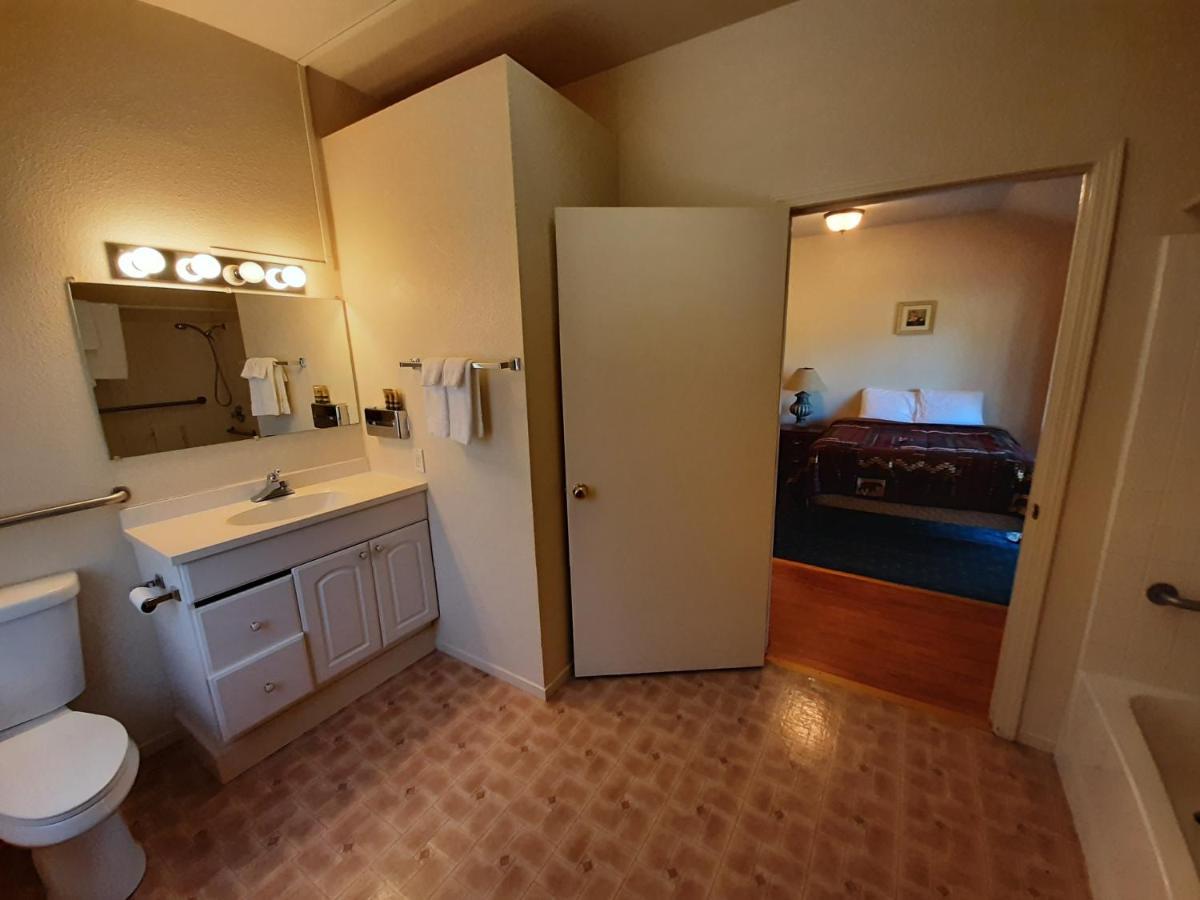 Alta Sierra Village Inn غراس فالي الغرفة الصورة